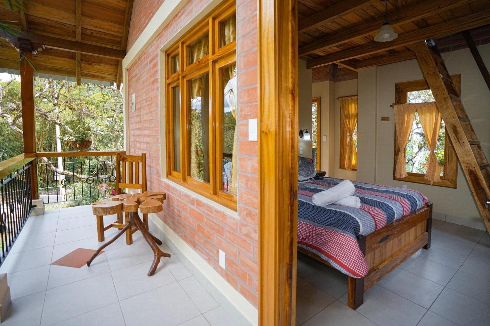 Casa Del Rio En Mindo Bed & Breakfast Exterior photo