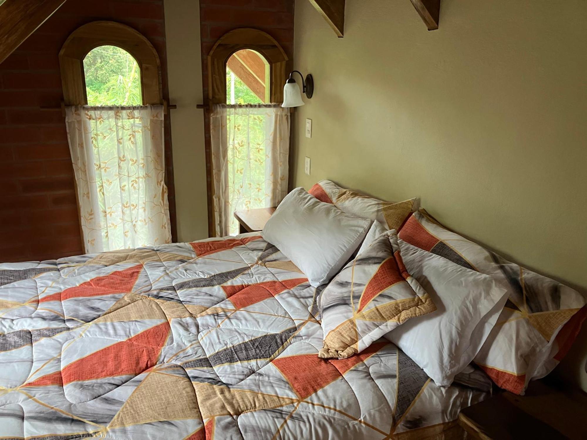 Casa Del Rio En Mindo Bed & Breakfast Exterior photo