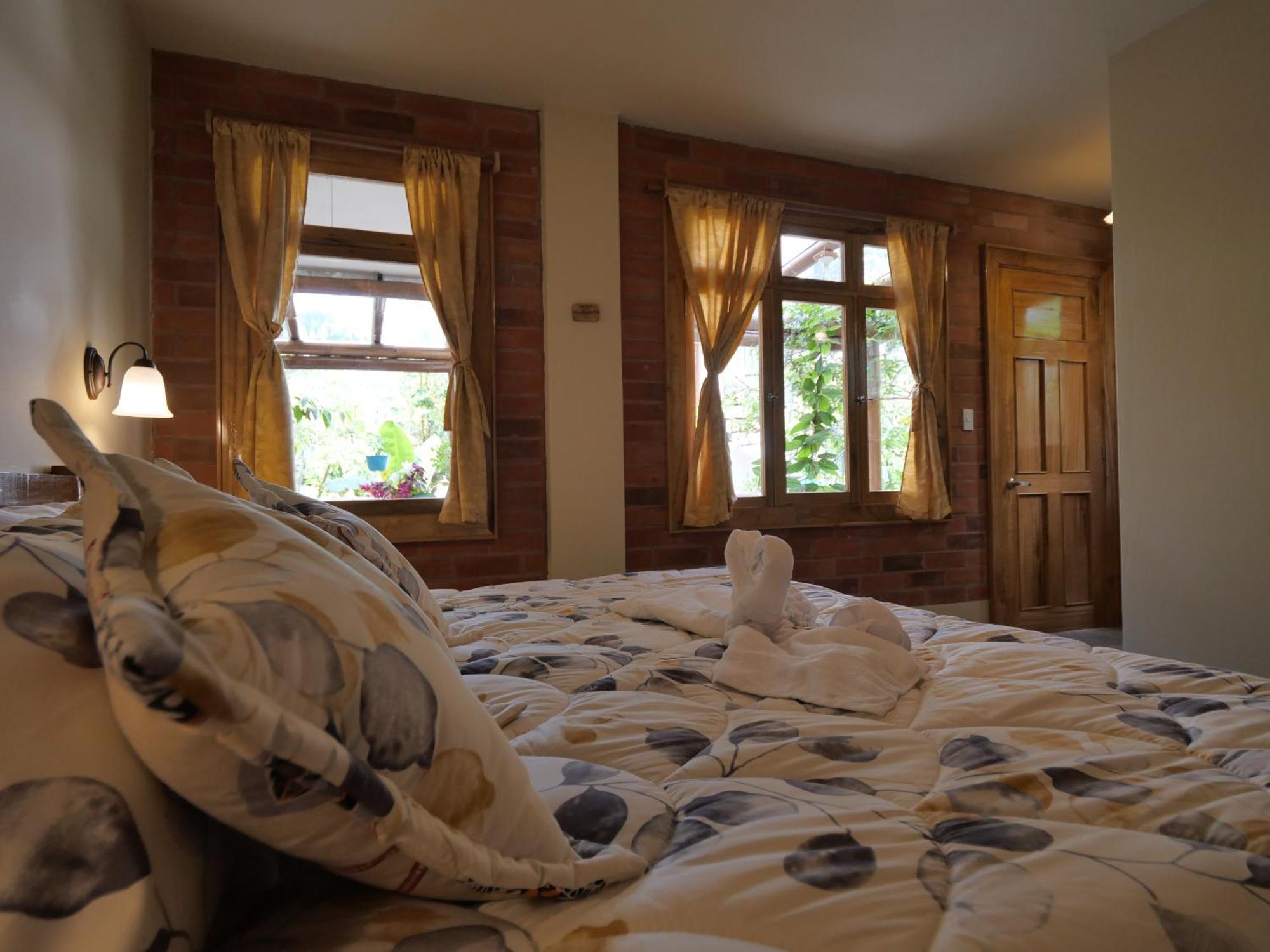 Casa Del Rio En Mindo Bed & Breakfast Exterior photo